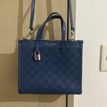 MARC JACOBS 네이비 숄더백