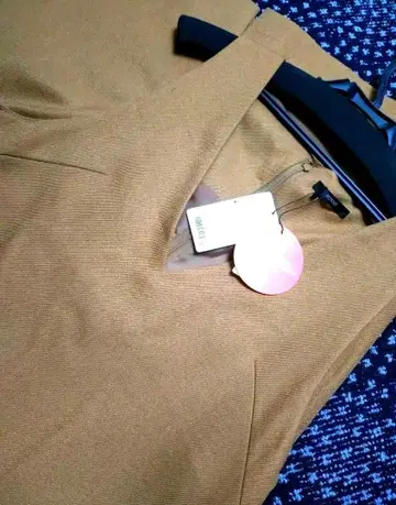 어반리서치 로쏘 UR TECH V넥 오버롤 스커트 ROSSO