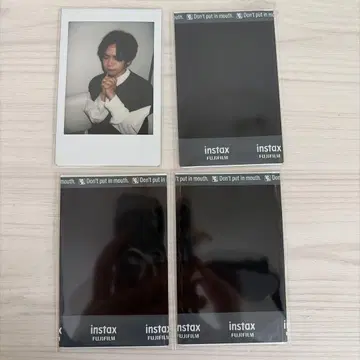 MeseMoa. 메세모아 화이트 의류 폴라로이드