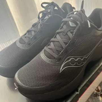 새상품 Saucony 써코니 AXON 3 S20826-05