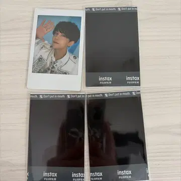 MeseMoa. 메세모아 화이트 의류 폴라로이드