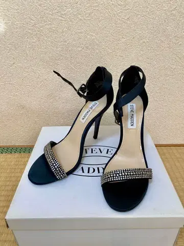 [ 새상품급 ] STEVE MADDEN 블랙 하이힐 샌들