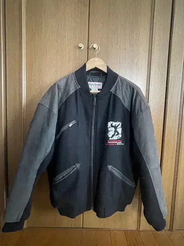 리복 바시티 자켓