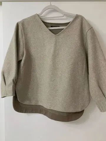 BARNYARDSTORM 베이지 V넥 긴팔 상의 풀오버