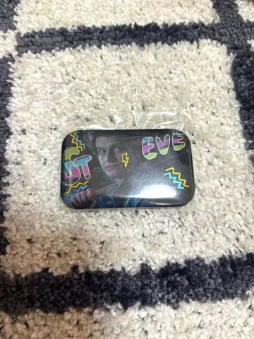 기묘한 이야기 캔 배지