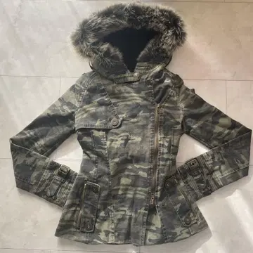 d.i.a 카모플라쥬 퍼 밀리터리 자켓