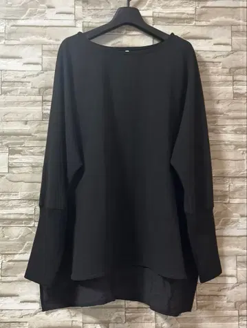 디니테코리에 티셔츠 블랙 미사용 새상품