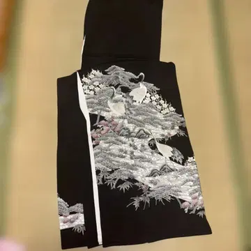 검은색 토메소데 학 자수