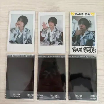 MeseMoa. 메세모아 화이트 의류 폴라로이드