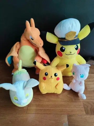 포켓몬 봉제 인형 캡틴 피카츄 리자몽 뮤우 치코리타