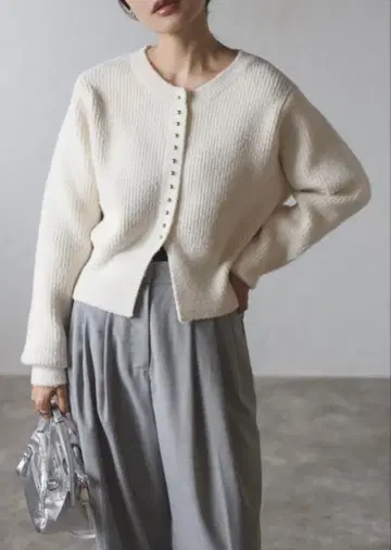 아이보리 슬릿헴 페더 가디건