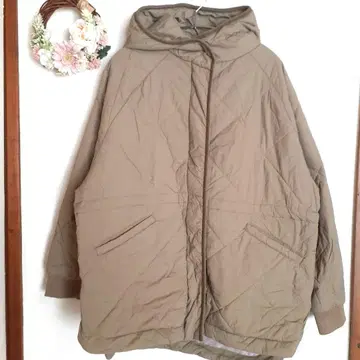 새상품급 베이지 후드 부착 퀼팅 마운틴 후드티 아우터