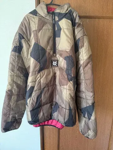 VOLCOM STN.91 카모플라쥬 다운 자켓 L 사이즈