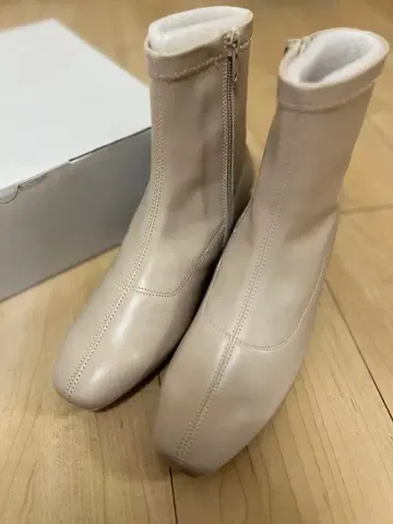 GLOBAL WORK 아이보리 숏부츠 M