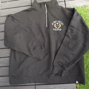 [ DC Shoe Company ] 하프 지퍼 스웨트 셔츠 속기모 블랙