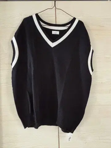 junred 블랙 V넥 베스트 F 사이즈