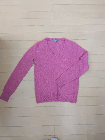 새상품급 핑크 V넥 긴팔 캐시미어 스웨터 유니클로