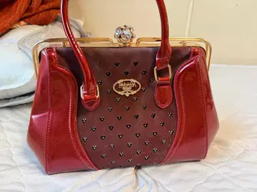 하트 장식 핸드백