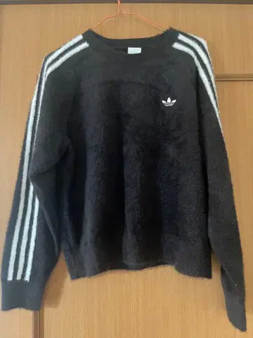 adidas 트레포일 니트 거의 미사용 ( 최신 모델 )