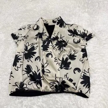 RINASCIMENTO 리나시멘토 이탈리아제 상의 꽃무늬