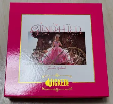 3coins x WICKED ArianaGrande 티셔츠