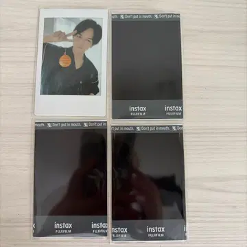 MeseMoa. 메세모아 화이트 의류 폴라로이드