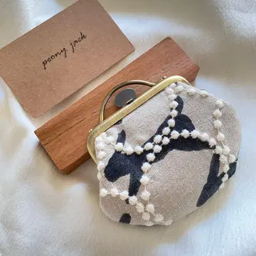 runrunrun에 탬버린 원단을 사용한 미니 가마구치 미나 페르호넨