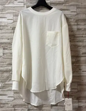 디니테코리에 티셔츠 크림색 미사용 새상품