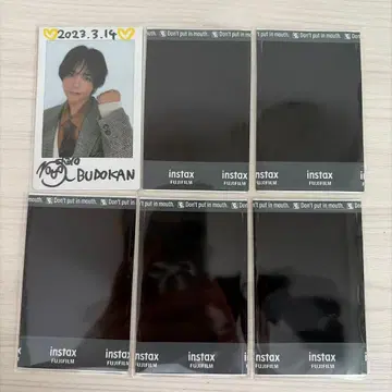 MeseMoa. 메세모아 화이트 의류 폴라로이드