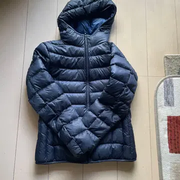 UNIQLO INES 울트라 라이트 다운 후드티 네이비 L