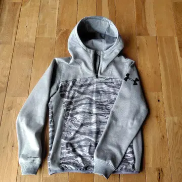 Under Armour 카모 패턴 후드 부착 후드티