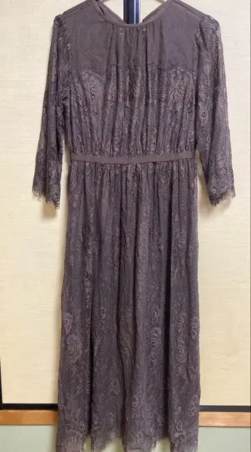 쿠튀르 브로치 브라운 레이스 원피스