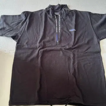 THOUSAND 하프 지퍼 T셔츠 블랙