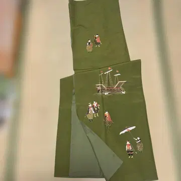 그린 컬러 코몬 기모노 자수 디자인