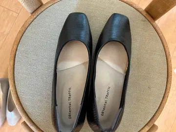 오리엔탈 트래픽 블랙 스퀘어토 펌프스