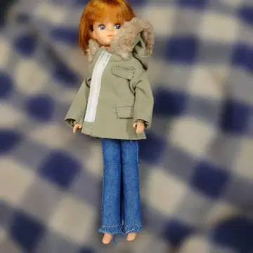 카키색 후드티 인형