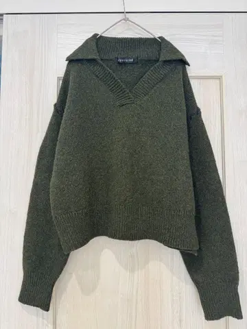 미즈이로 인드 니트 스웨터 그린 컬러 스티치 카키 계열