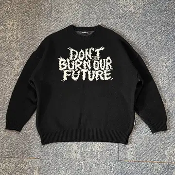 AJOBYAJO ( 아조바이아조 ) 블랙 니트 스웨터