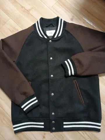 INNERT 바시티 자켓 블랙/브라운 L 사이즈