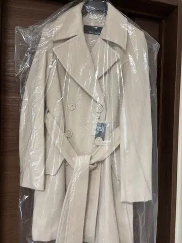 아이보리 더블 브레스트 롱 코트