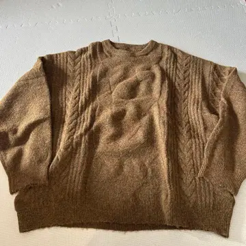 브라운 케이블 짜임 니트 스웨터