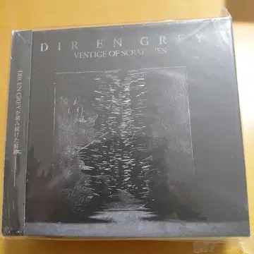 VESTIGE OF SCRATCHES