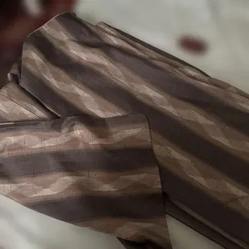 브라운과 베이지 스트라이프 기모노