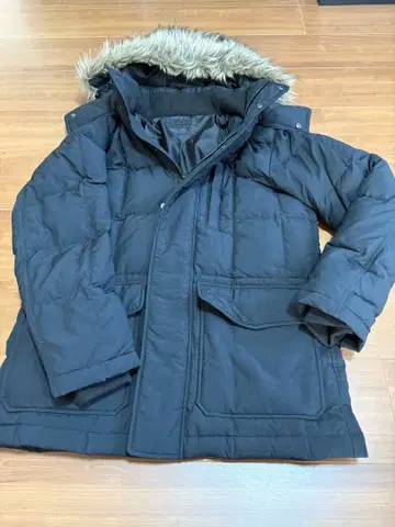 유니클로 블랙 다운 자켓 퍼 포함 남성용 S 사이즈
