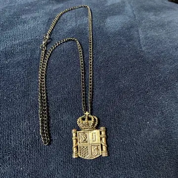 미니 에스파뇰 에스파뇰라 목걸이 빨간색 아카니시 진 착용 모델