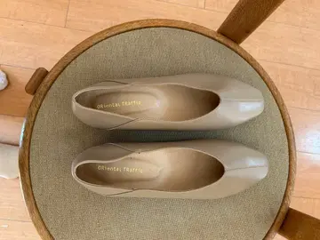 오리엔탈 트래픽 베이지 슬립온 펌프스