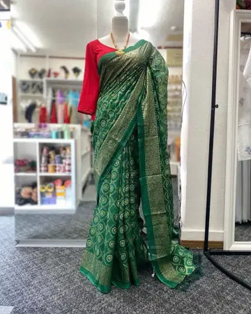 그린 컬러 자수 사리