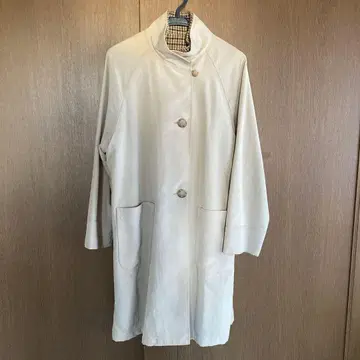 베이지색, 더블 버튼 트렌치코트 (겹쳐 입는 스타일)