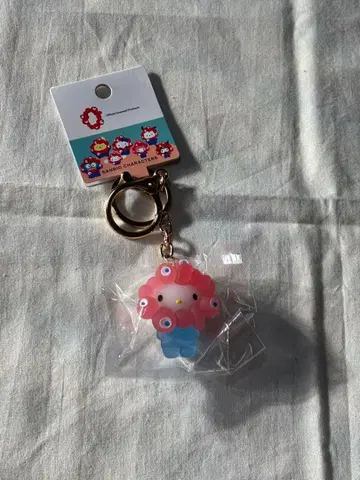 새상품 미개봉 미야쿠미야쿠 산리오 클리어 키티 키링