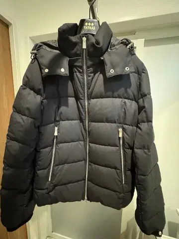 새상품급 TATRAS 블랙 다운 자켓